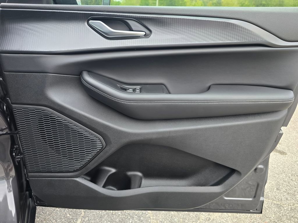 New 2025 Jeep Grand Cherokee L Altitude image 37