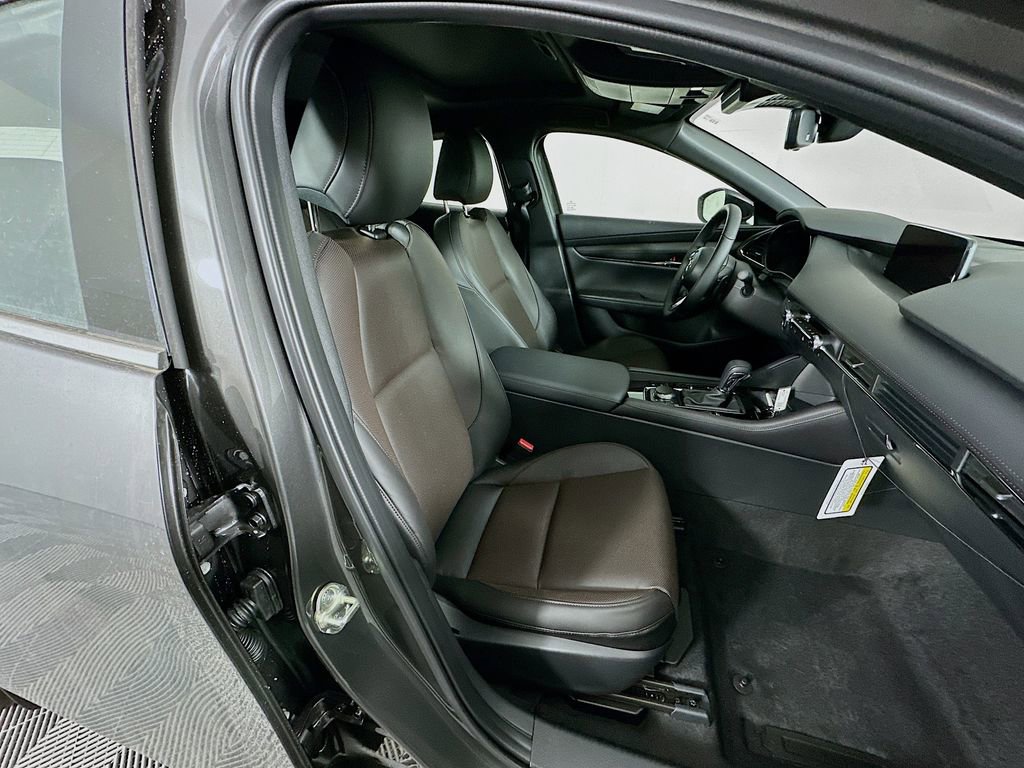 New 2026 MAZDA MAZDA3 Hatchback w/Premium Plus Pkg image 35