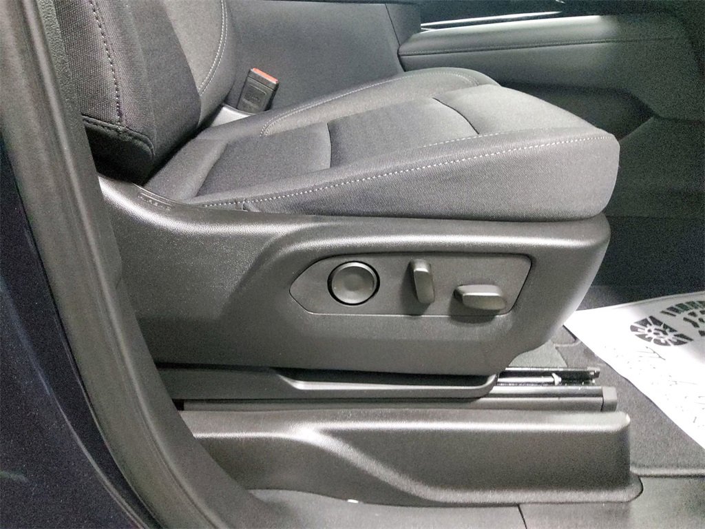 Used 2025 Chevrolet Tahoe LS image 12