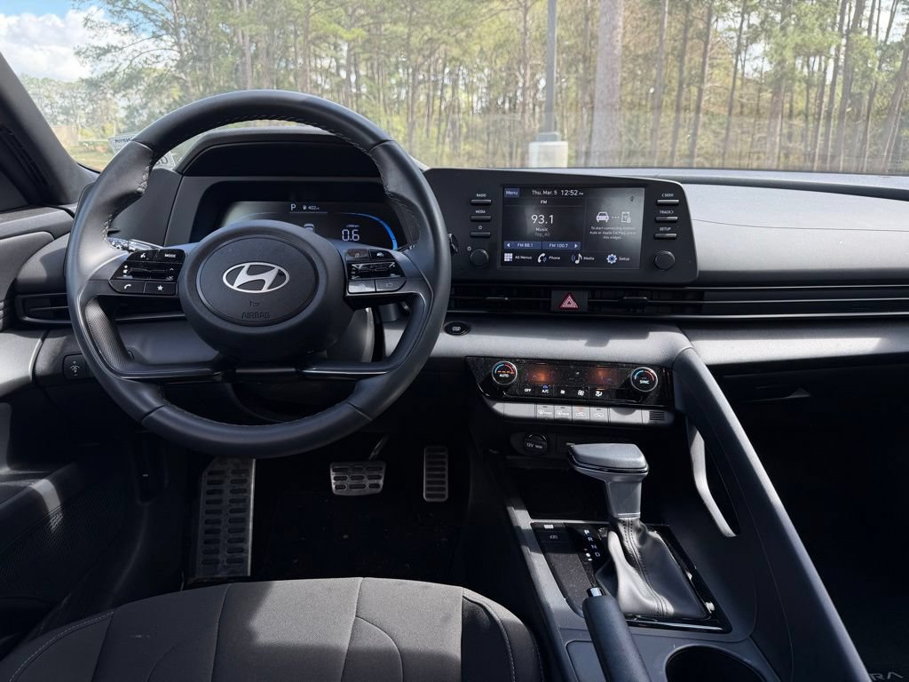 Certified 2025 Hyundai Elantra Sport FWD image 12
