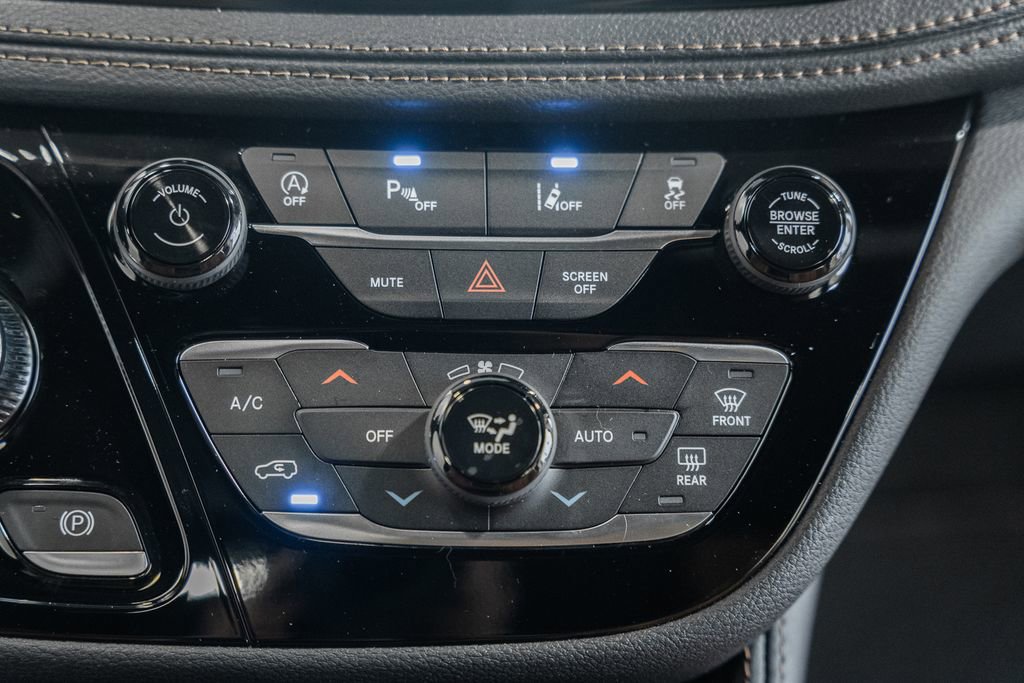 New 2026 Chrysler Pacifica Pinnacle image 25