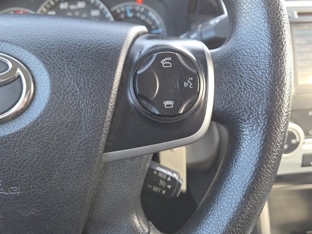 Used 2014 Toyota Camry L image 4