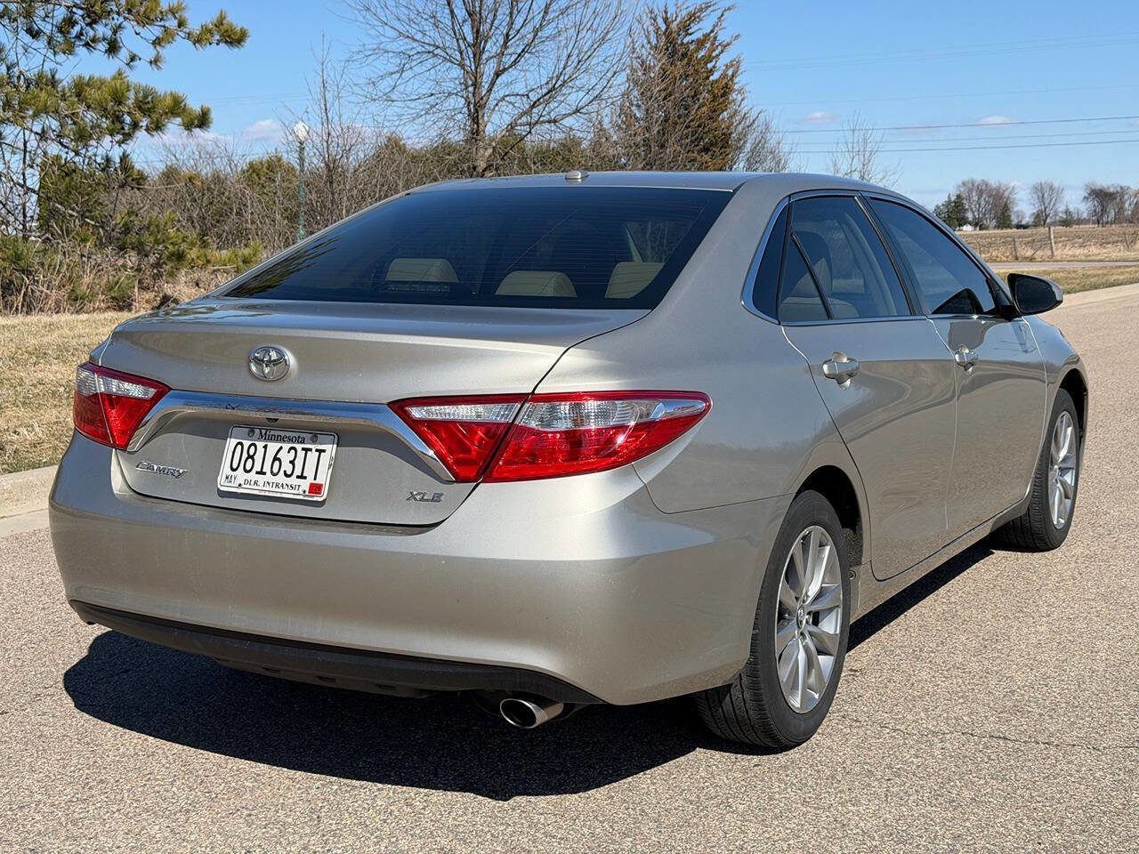 Used 2017 Toyota Camry XLE w/ Moonroof Package image 3