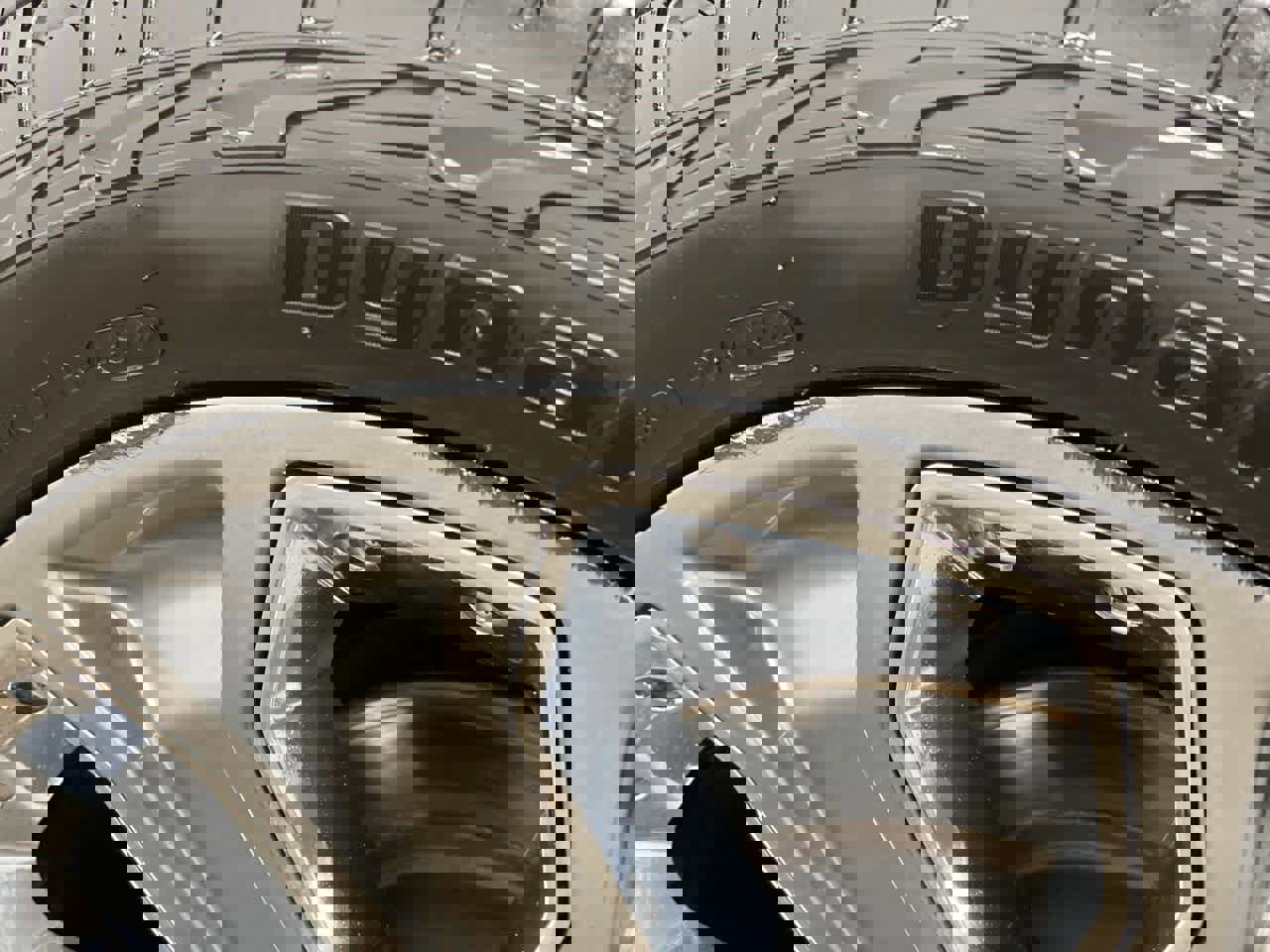 Used 2016 GMC Yukon Denali w/ Open Road Package image 29