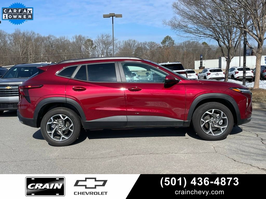 Used 2025 Chevrolet Trax LT w/ LT Convenience Package image 9