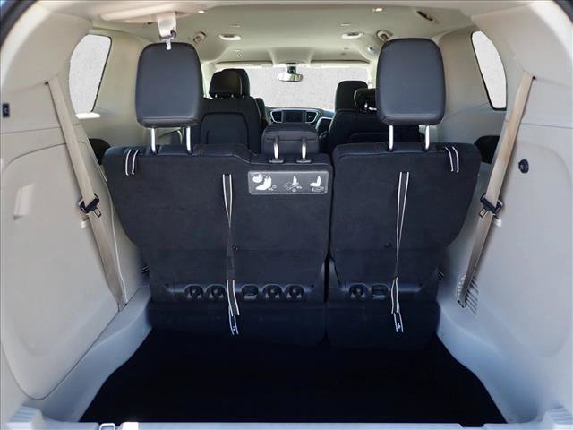 Used 2019 Chrysler Pacifica Touring-L FWD image 8
