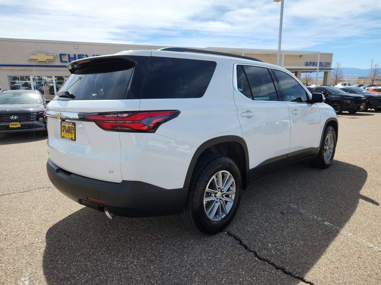 Used 2023 Chevrolet Traverse LT image 8
