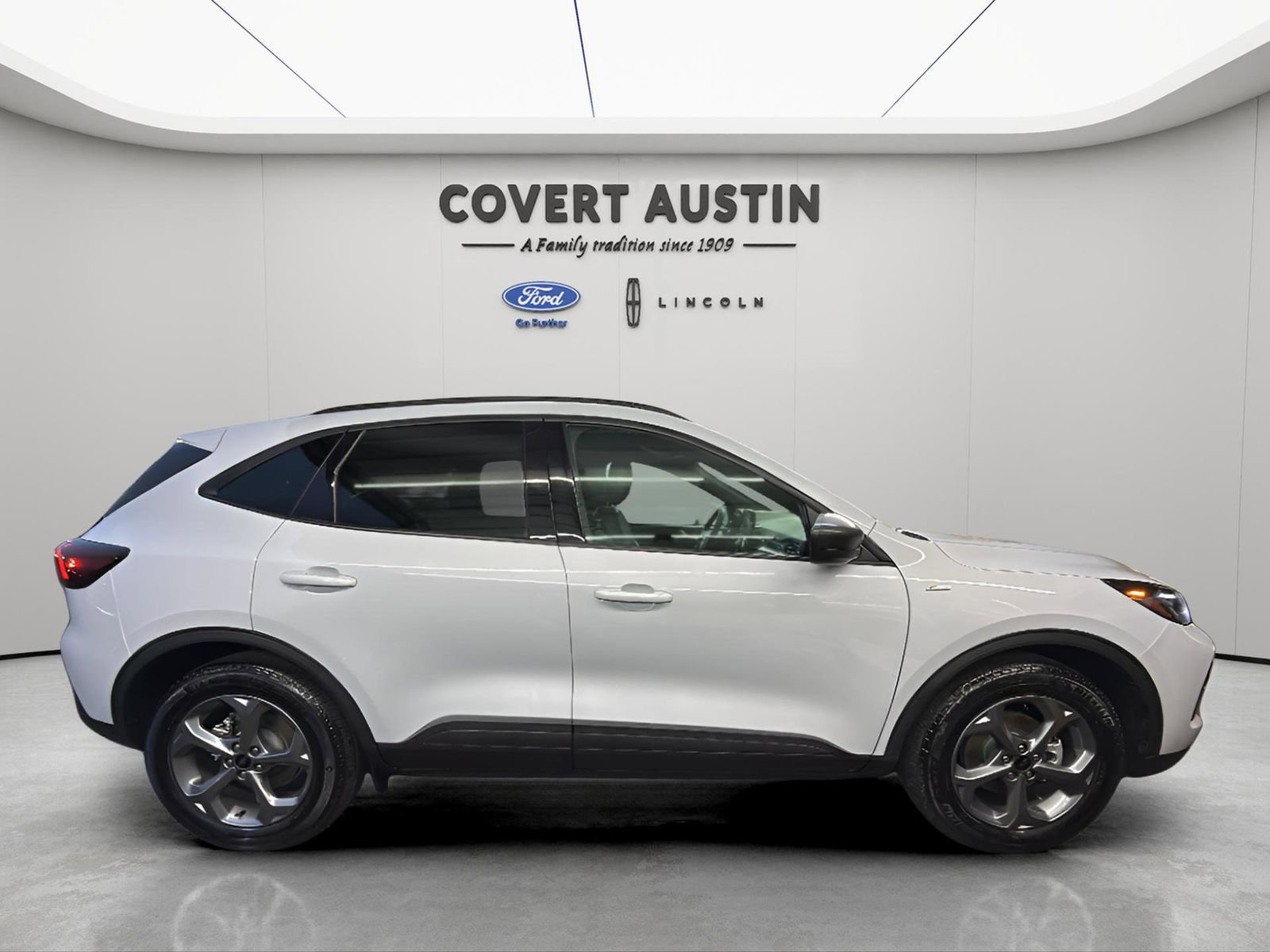 Certified 2025 Ford Escape ST-Line image 6