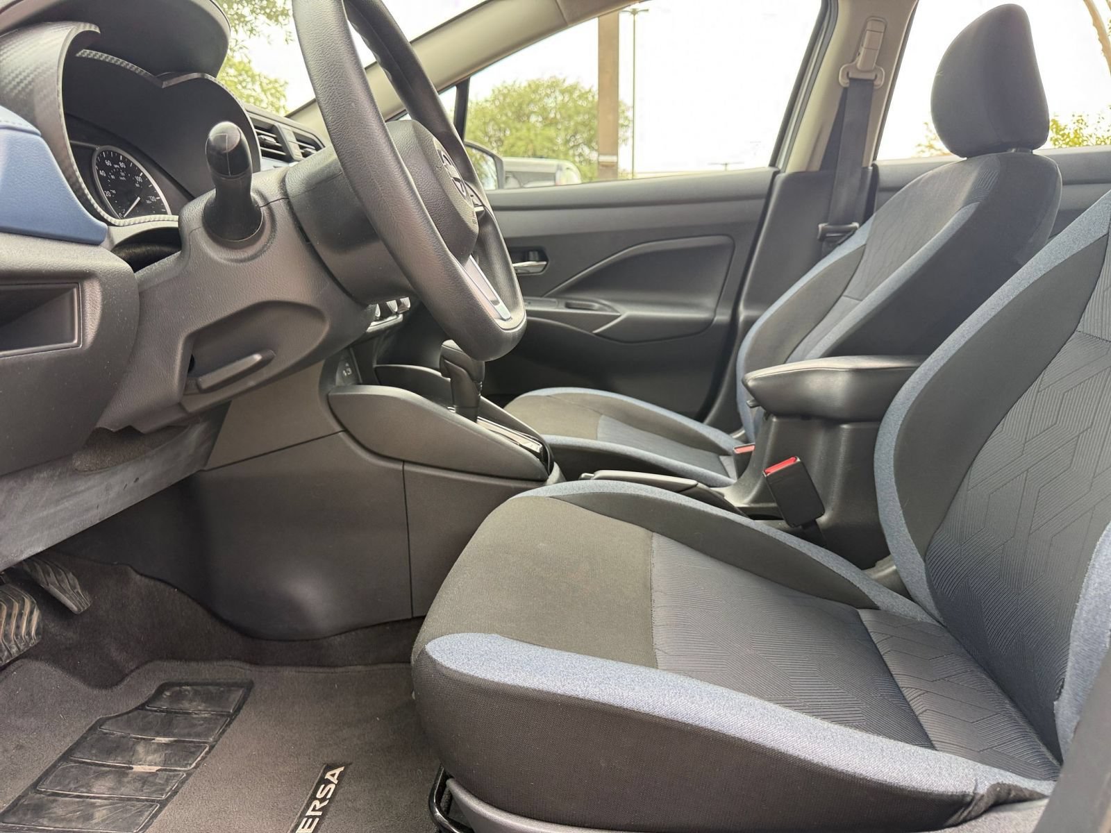 Used 2025 Nissan Versa SV FWD image 22