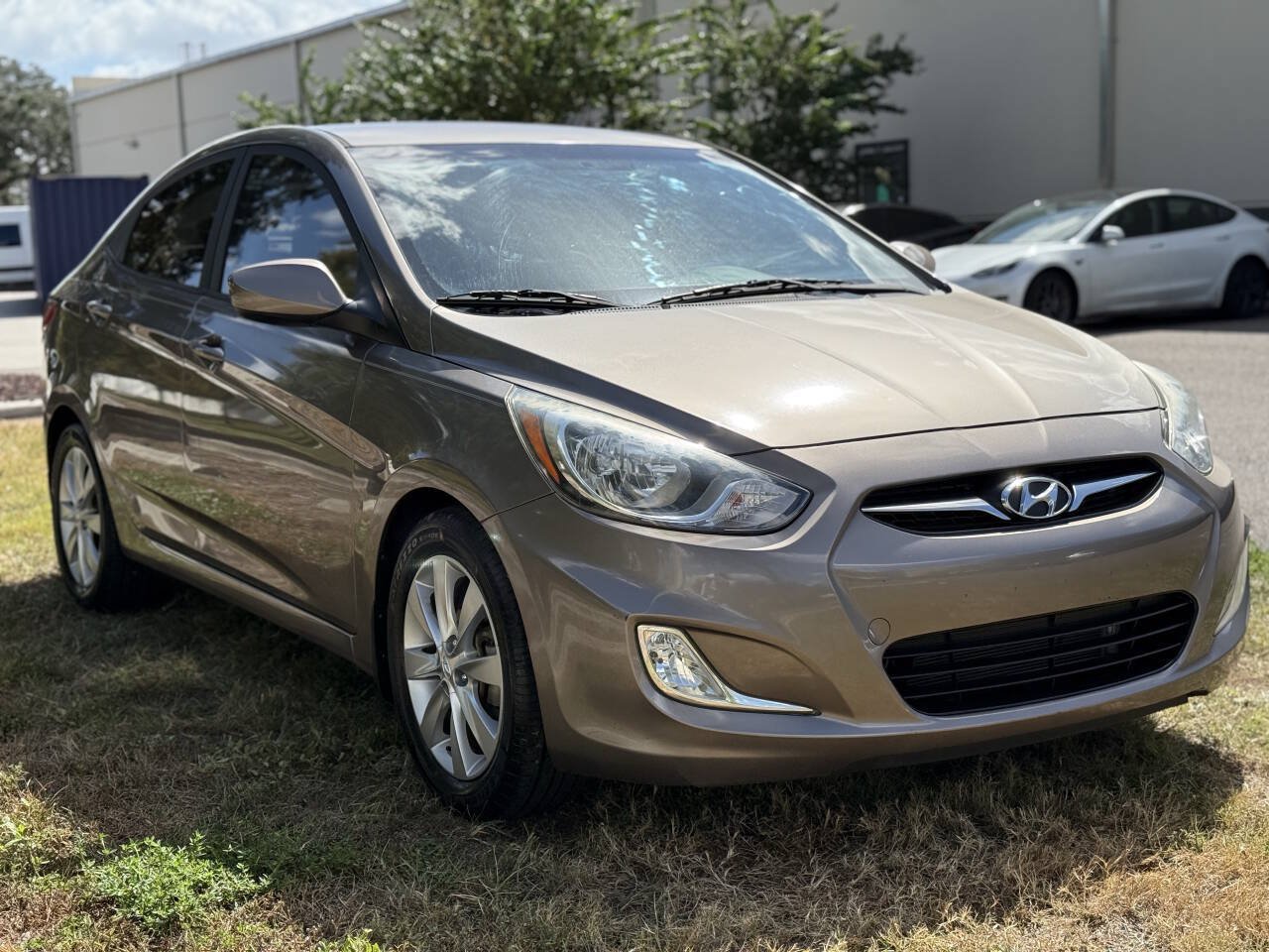 Used 2013 Hyundai Accent GLS w/ Premium Pkg FWD image 9