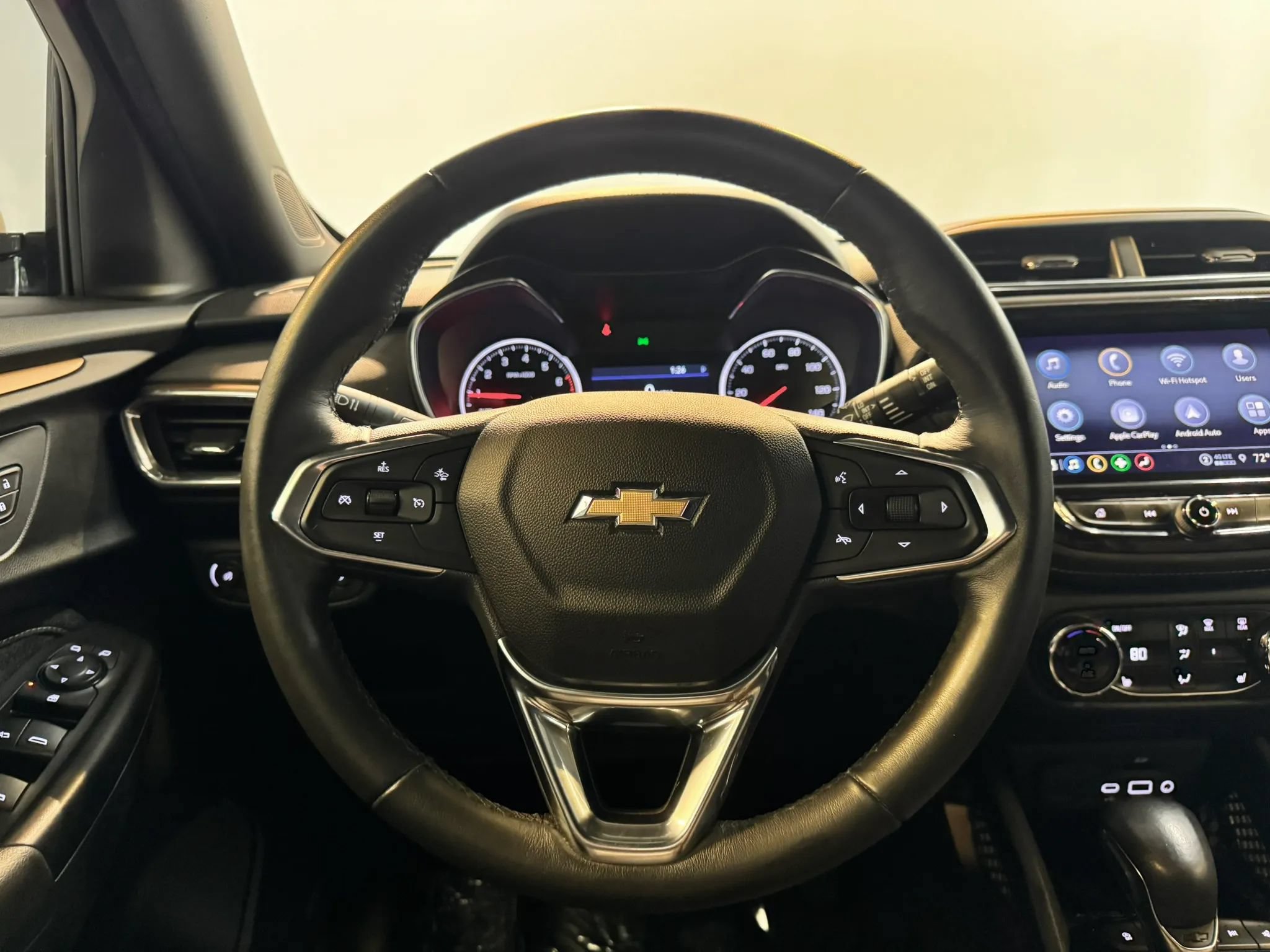 Used 2021 Chevrolet TrailBlazer ACTIV w/ Technology Package FWD image 12