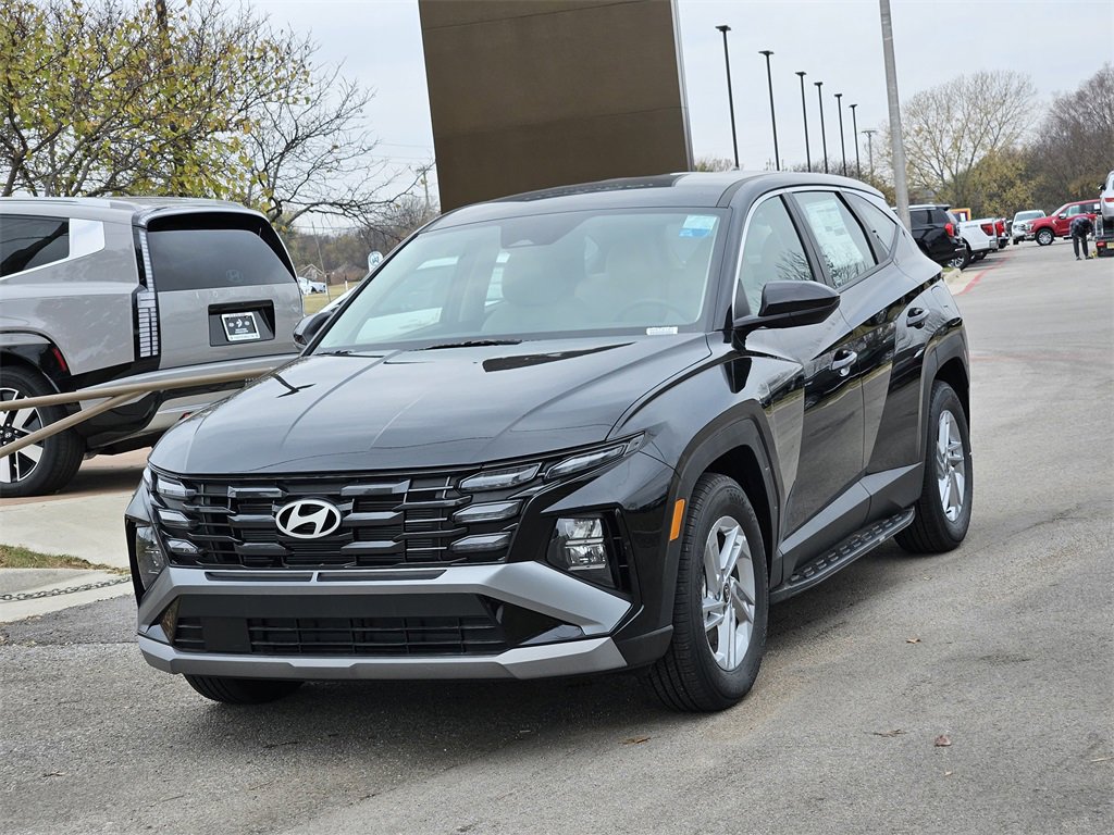 Used 2025 Hyundai Tucson SE image 2