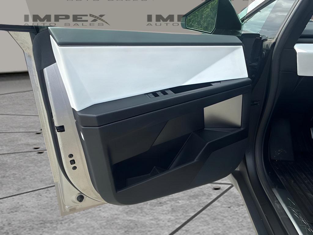 Used 2024 Tesla Cybertruck AWD Crew Cab image 28