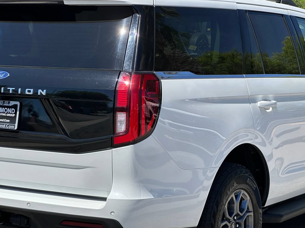 Used 2025 Ford Expedition Active RWD image 8