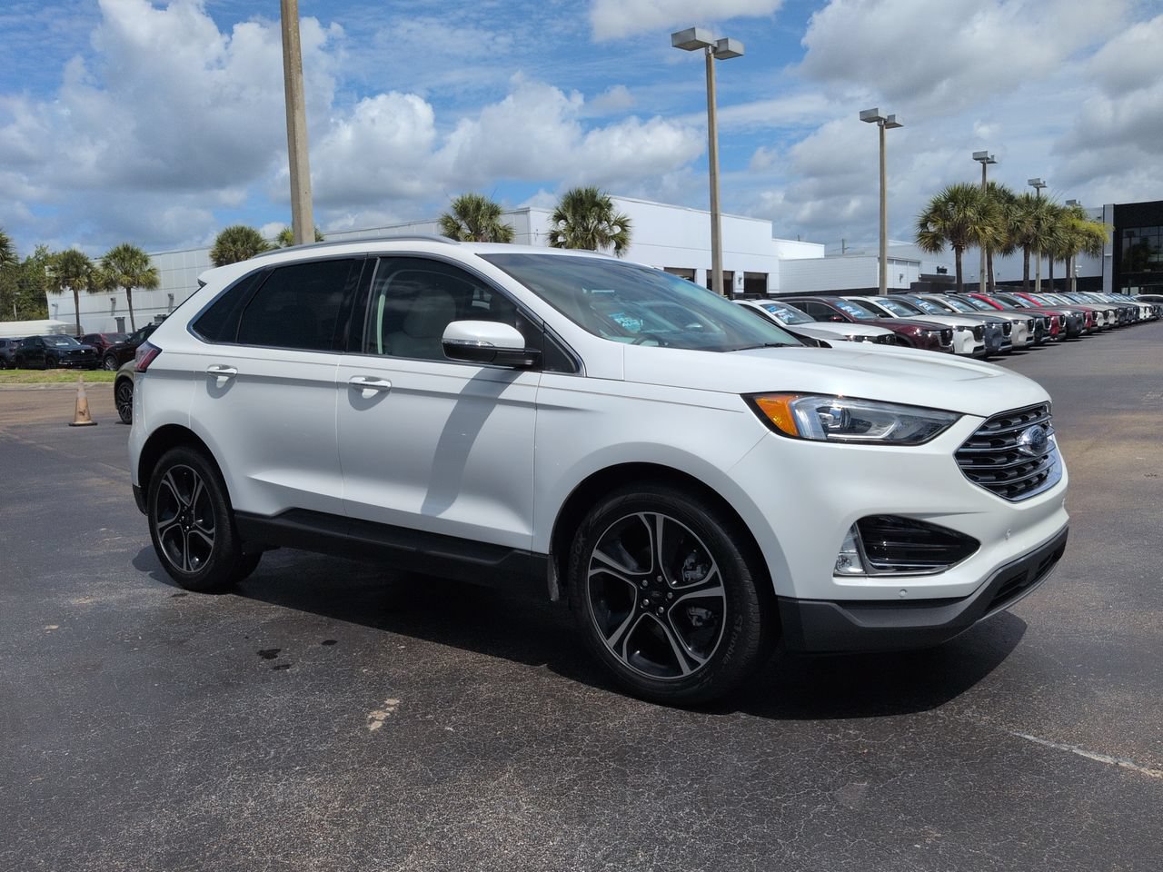 Used 2020 Ford Edge Titanium FWD image 2