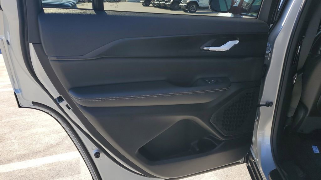 New 2025 Jeep Grand Cherokee L Altitude image 17