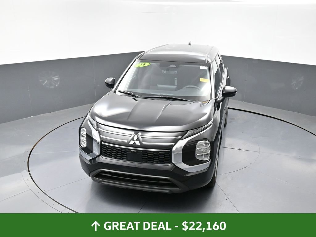 Used 2025 Mitsubishi Outlander ES image 45