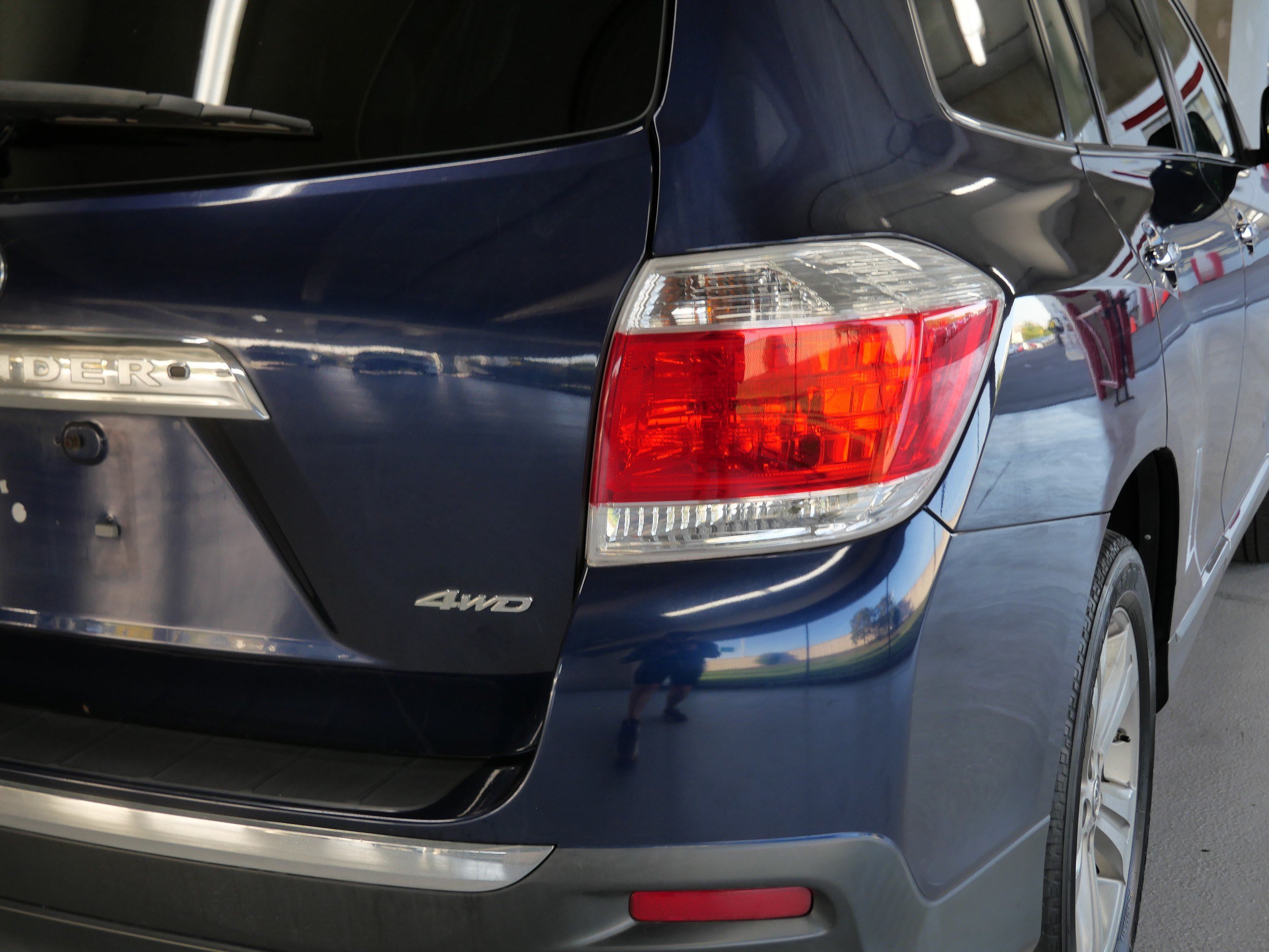 Used 2012 Toyota Highlander Limited w/ Tow Pkg AWD/4WD image 17
