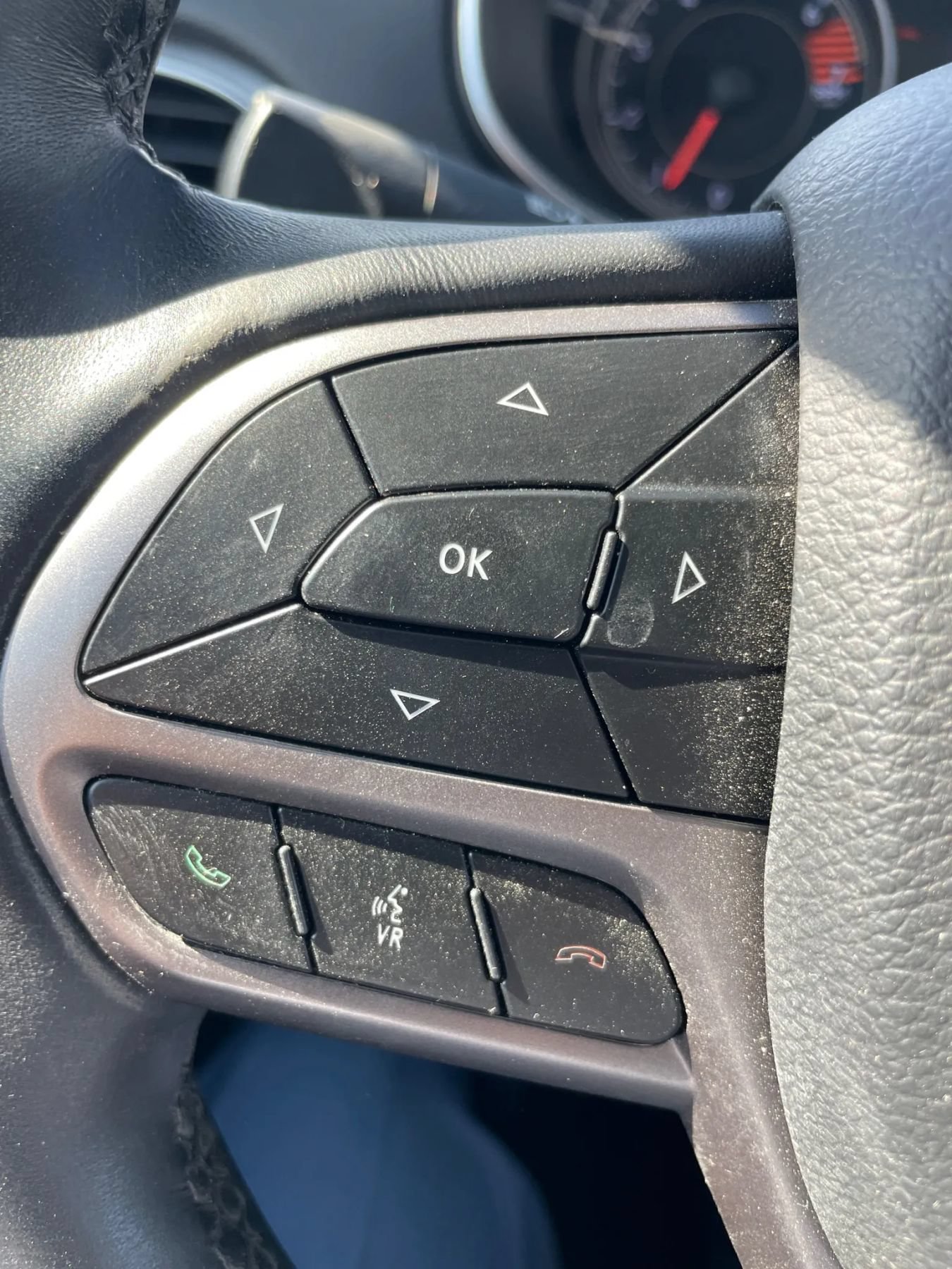 Used 2019 Jeep Cherokee Limited w/ Luxury Group FWD image 22