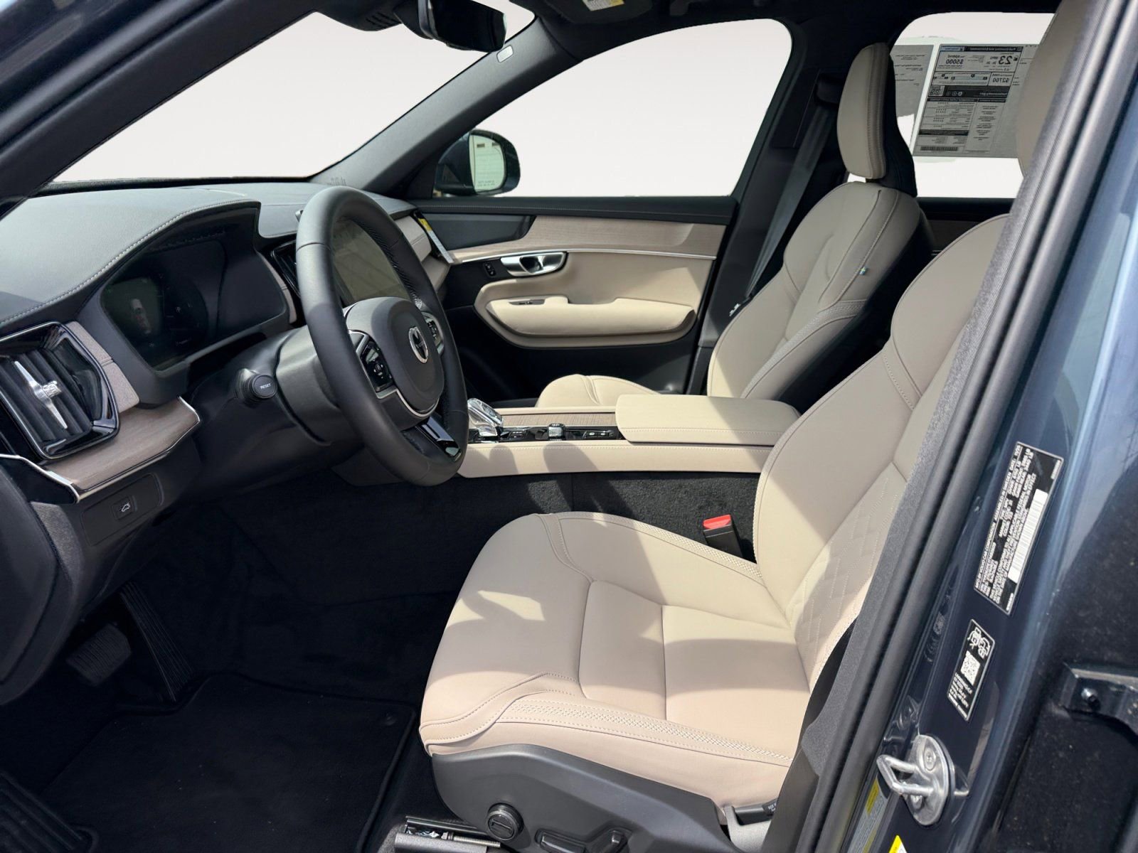 New 2026 Volvo XC90 B6 Plus image 9