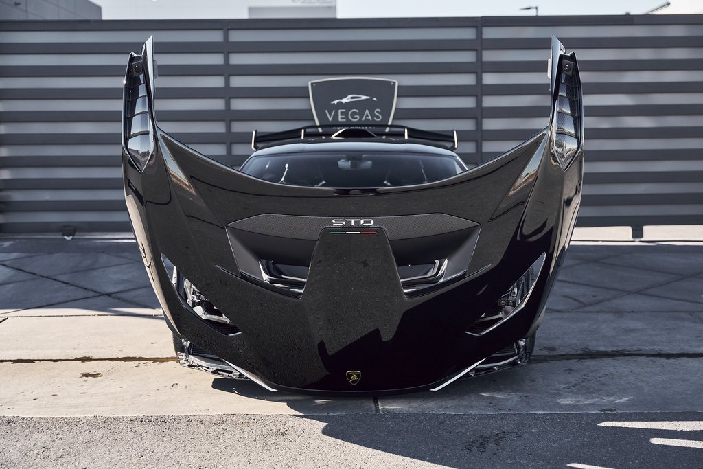 Used 2024 Lamborghini Huracan STO image 21