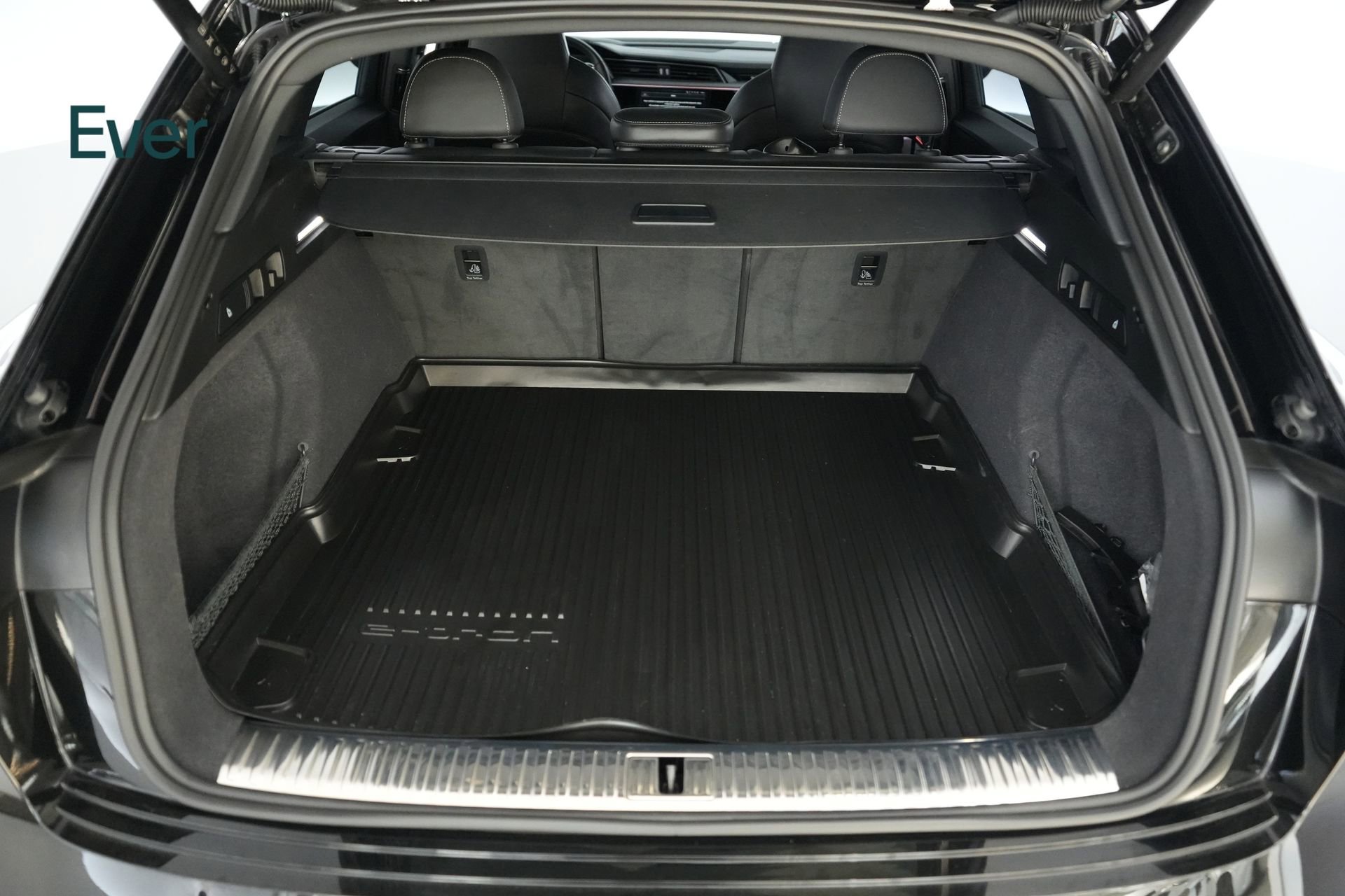 Used 2024 Audi SQ8 e-tron Premium Plus w/ Black Optic Package AWD/4WD image 8
