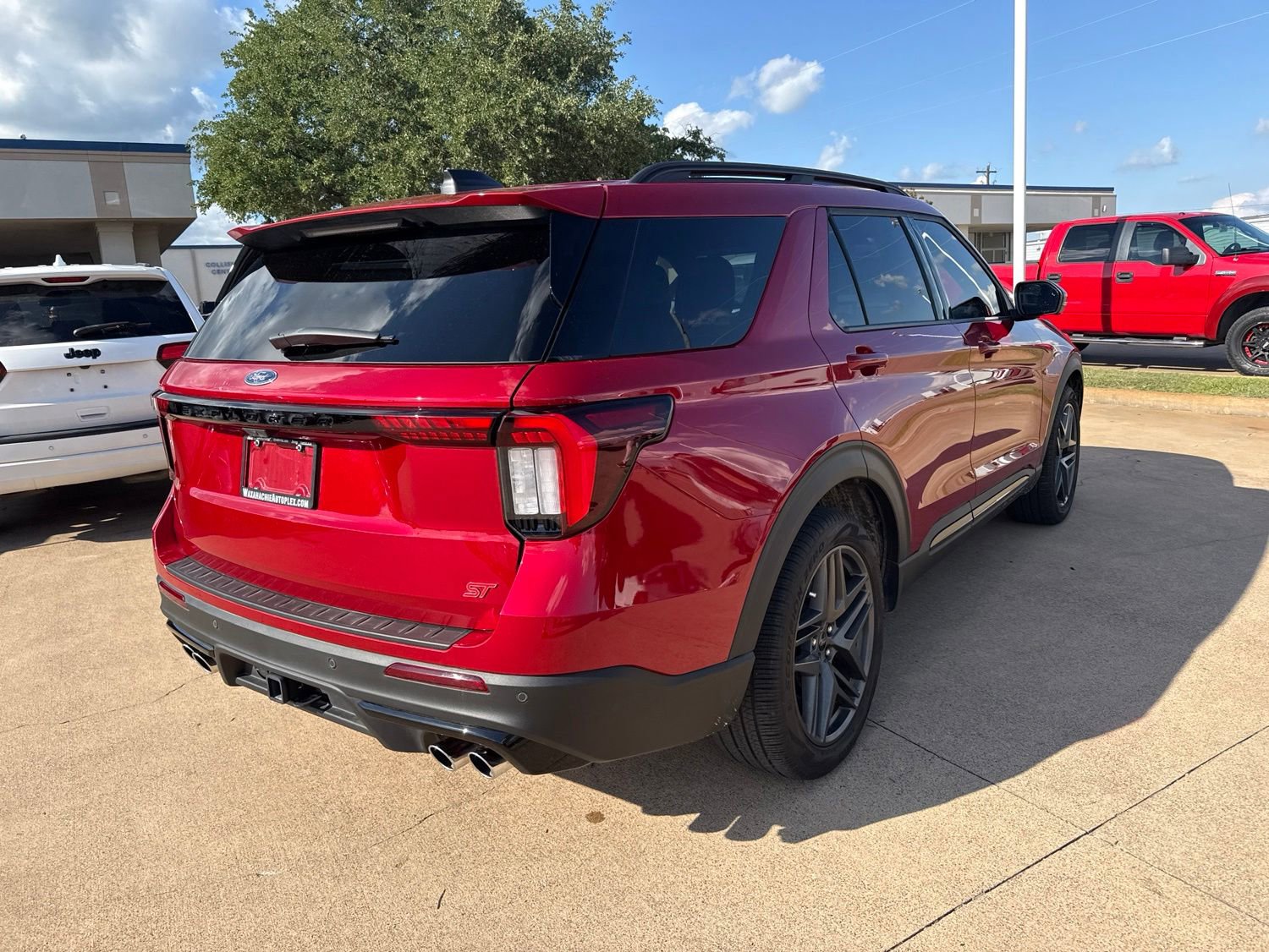 Used 2025 Ford Explorer ST AWD/4WD image 7