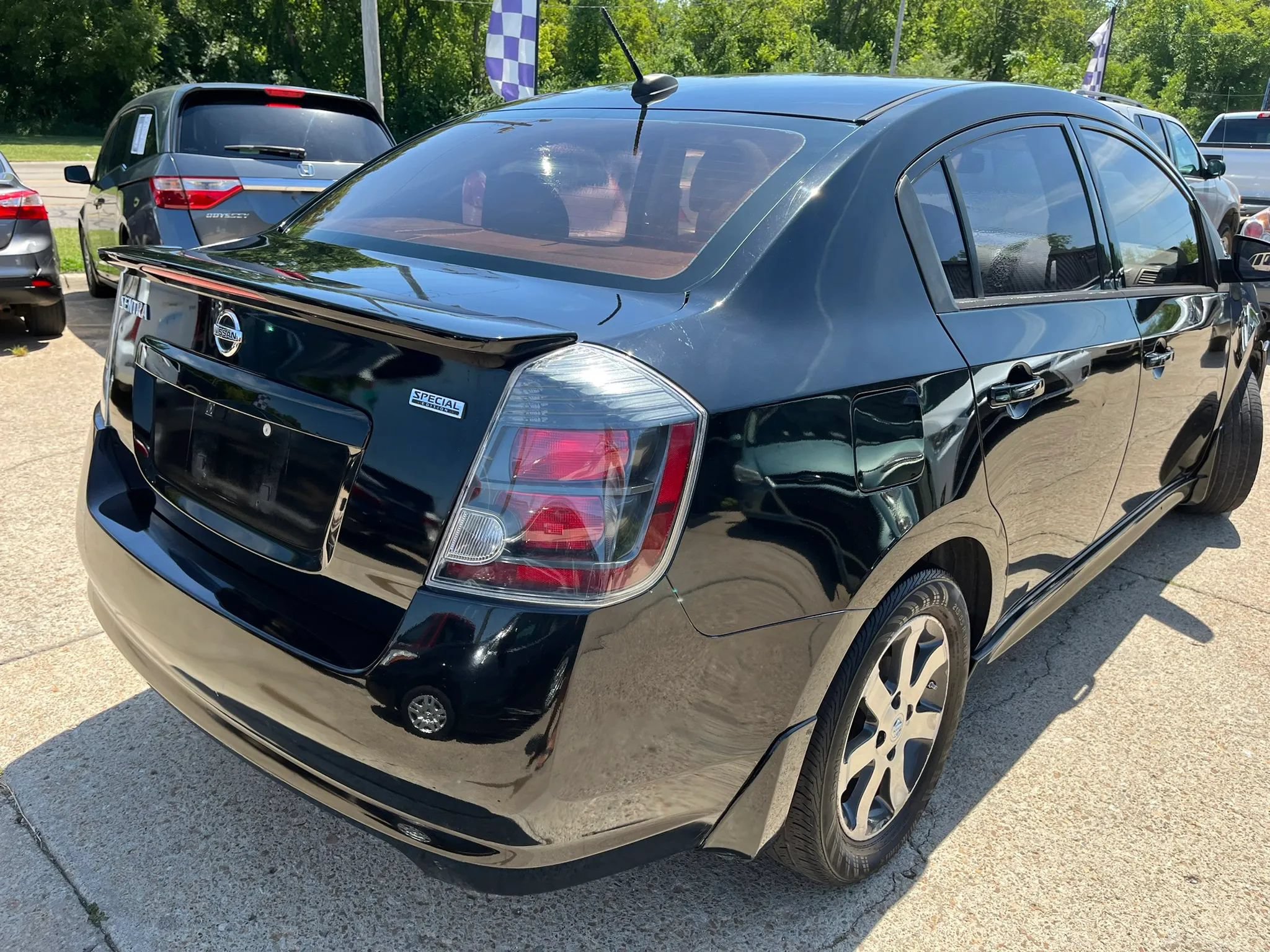 Used 2011 Nissan Sentra 2.0 SR w/ Special Edition Pkg FWD image 10