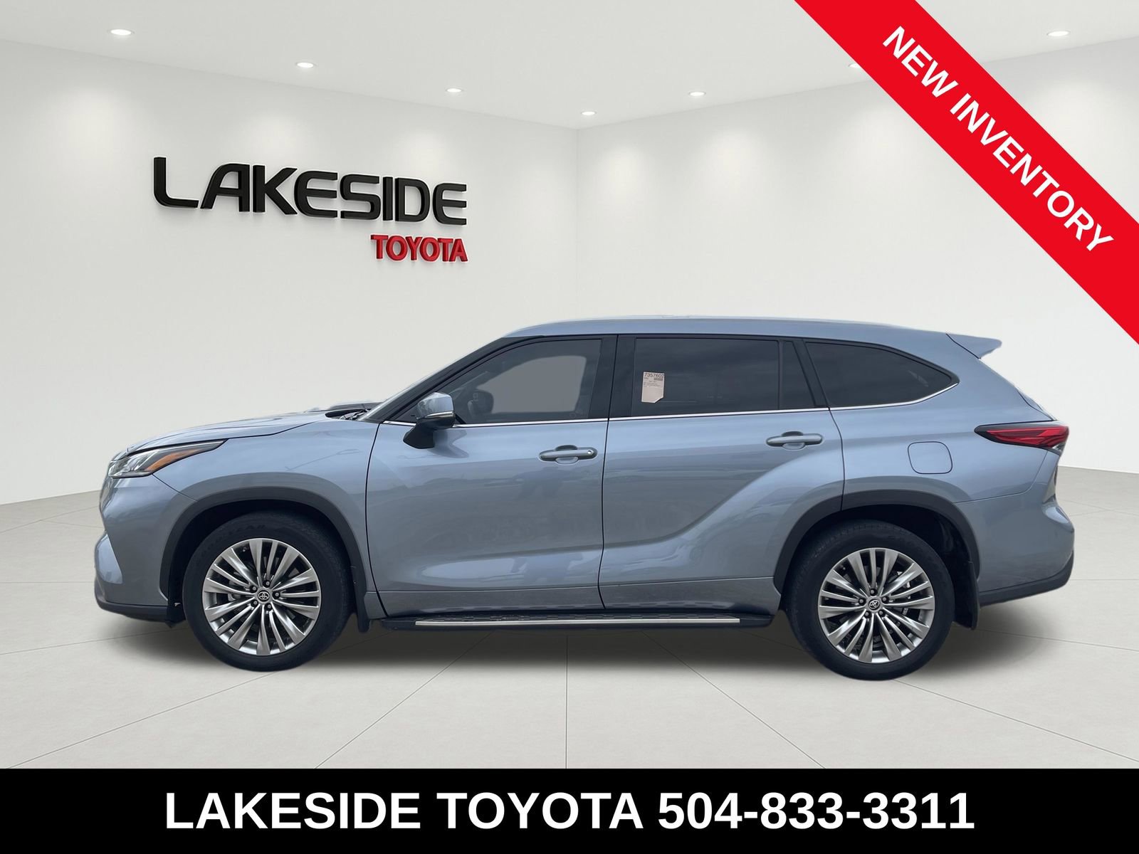Used 2022 Toyota Highlander Platinum AWD/4WD image 2
