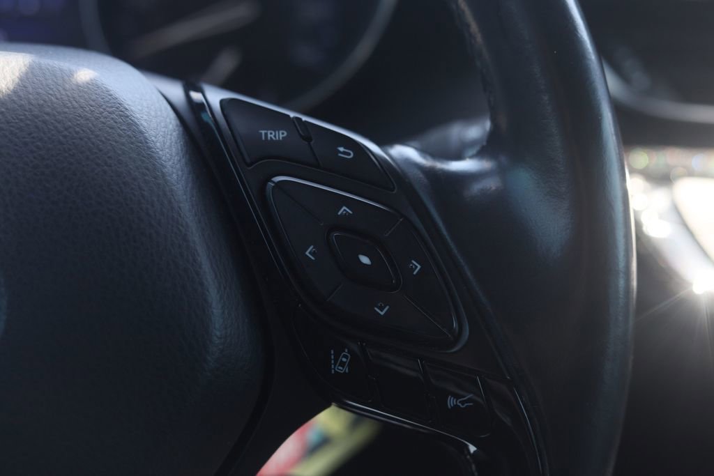 Used 2018 Toyota C-HR XLE FWD image 13