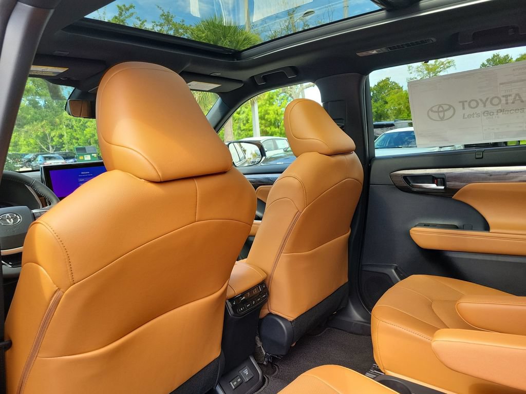 New 2026 Toyota Highlander Platinum AWD/4WD image 25