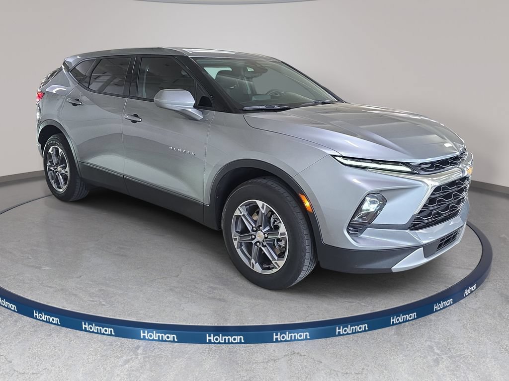 Used 2025 Chevrolet Blazer LT FWD image 4
