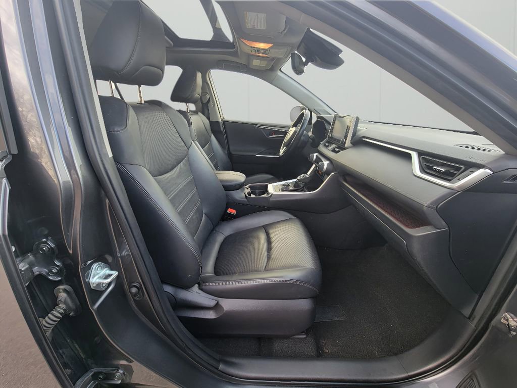 Used 2020 Toyota RAV4 Limited image 31
