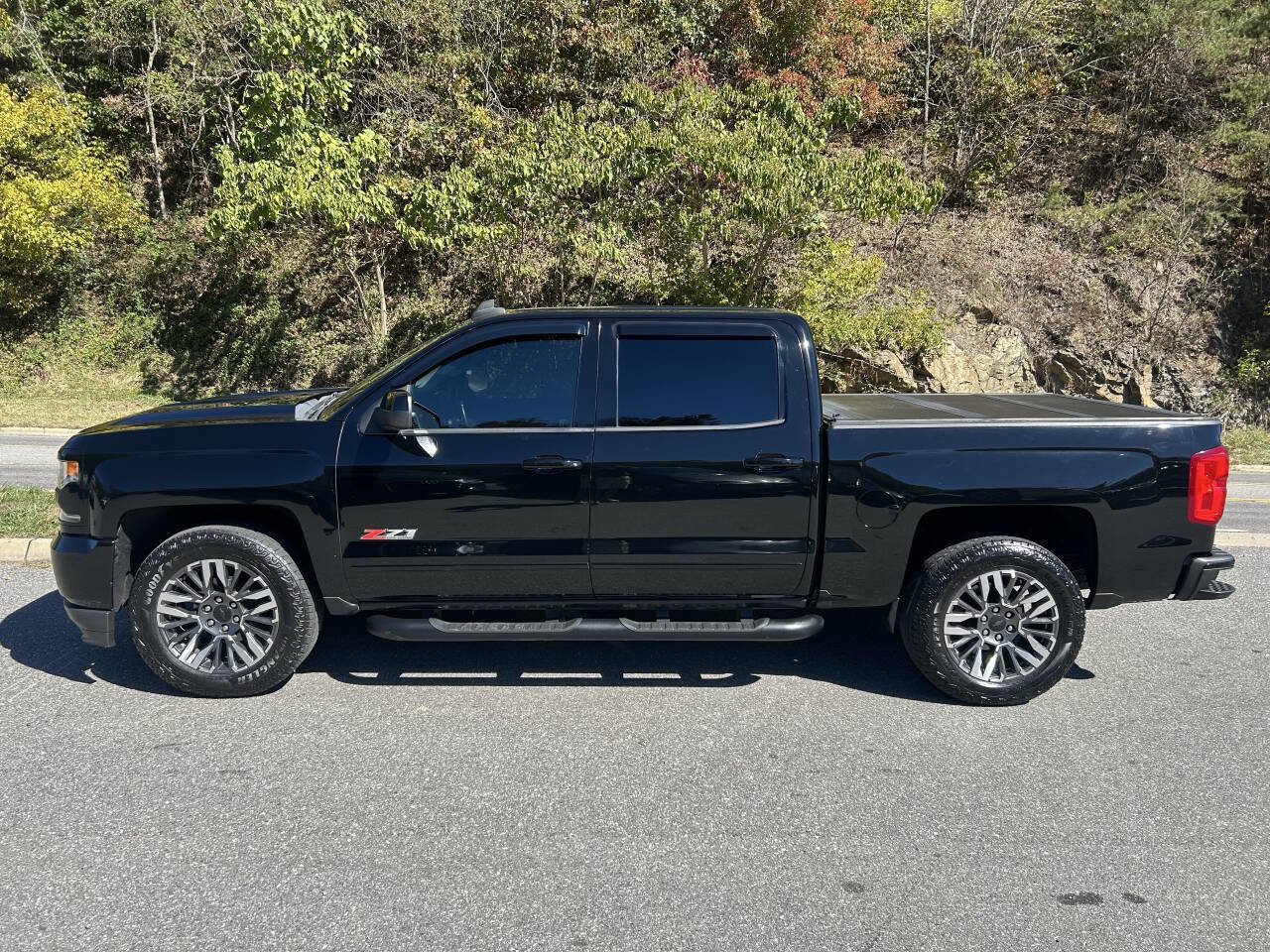 Used 2017 Chevrolet Silverado 1500 LTZ Z71 w/ LTZ Plus Package image 4