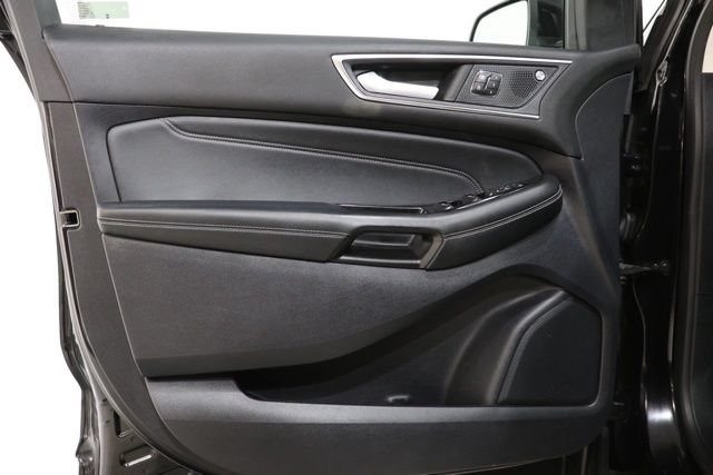 Used 2019 Ford Edge Titanium w/ Equipment Group 301A AWD/4WD image 17