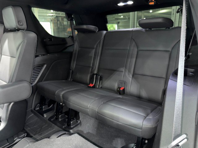 Used 2022 Chevrolet Tahoe Z71 w/ Luxury Package AWD/4WD image 6