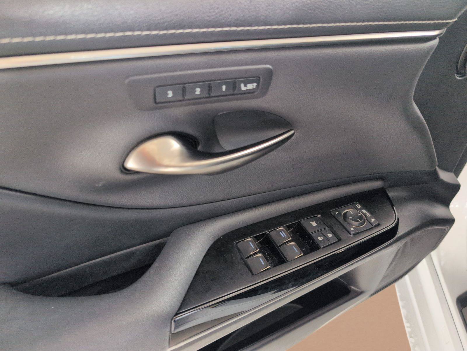 Certified 2022 Lexus ES 350 F Sport FWD image 8