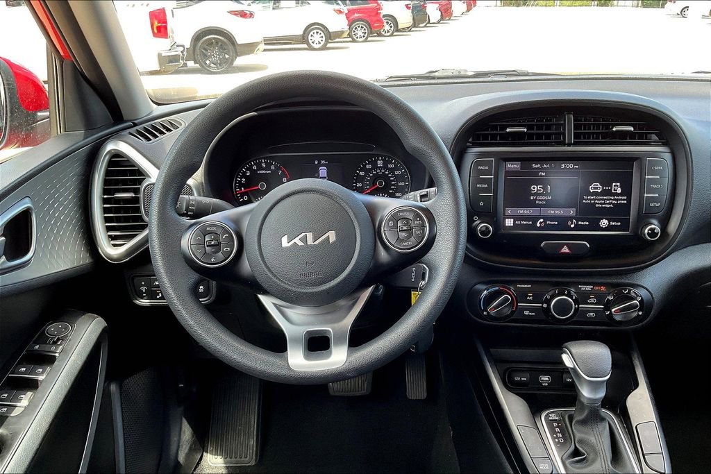 Certified 2022 Kia Soul LX w/ Technology Package image 5