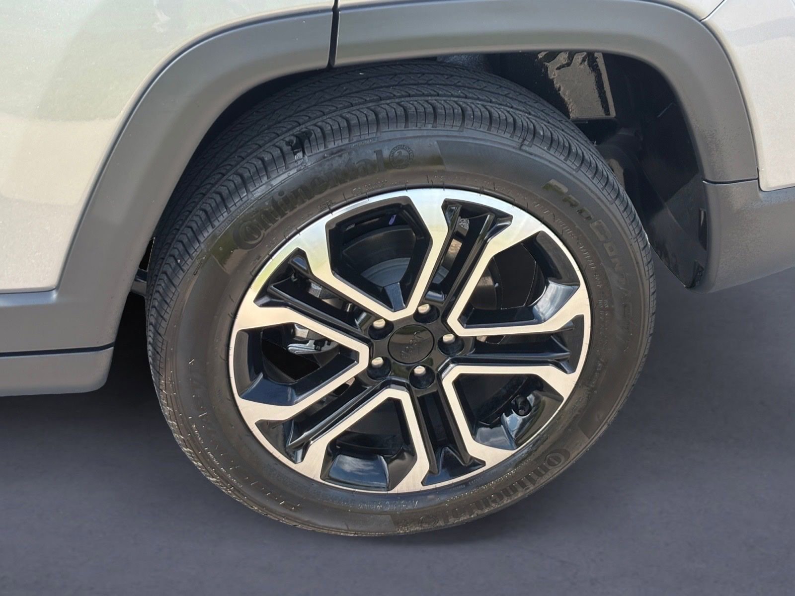 Used 2022 Jeep Compass Limited AWD/4WD image 9