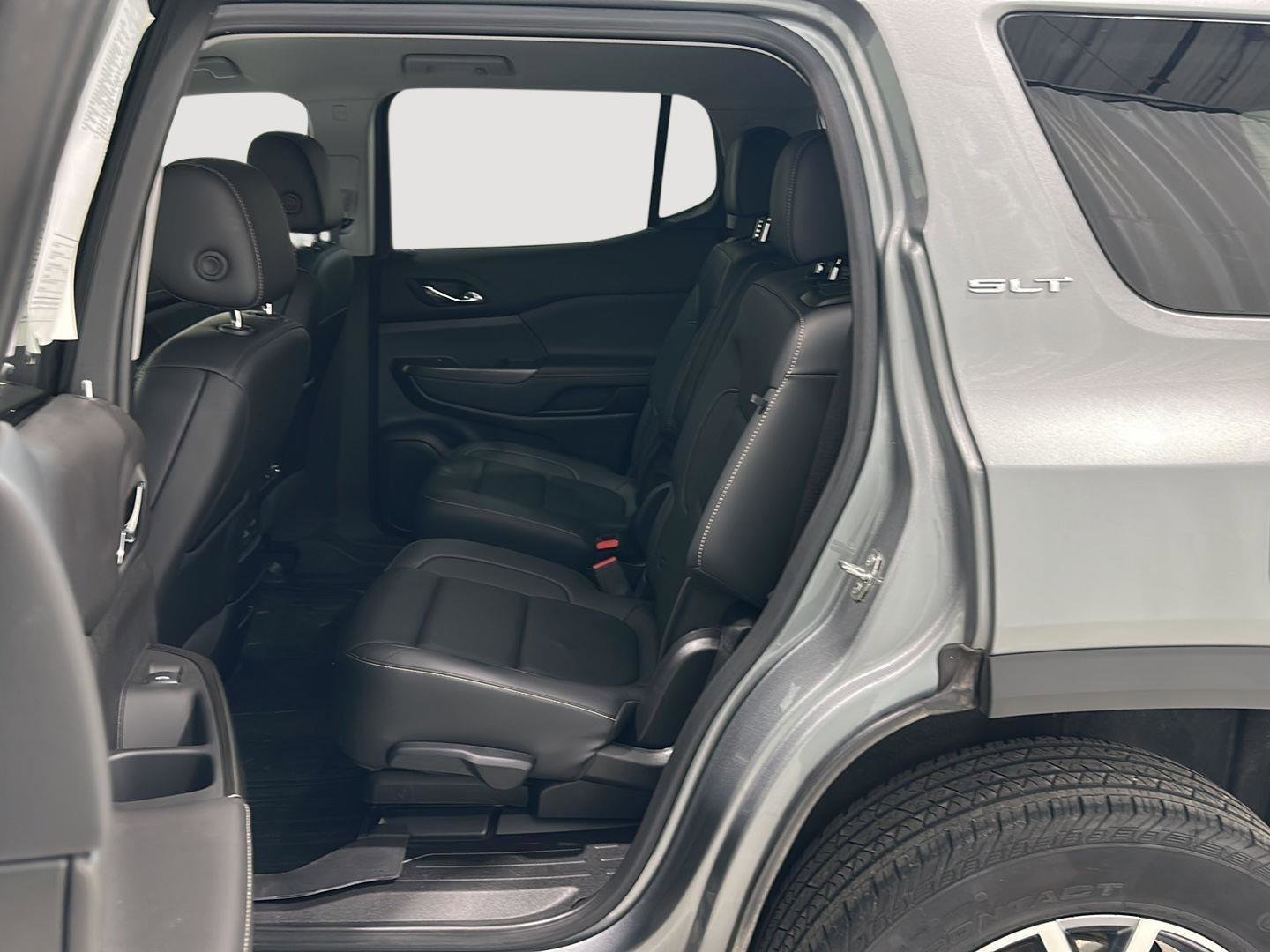 Used 2023 GMC Acadia SLT w/ Preferred Package image 23