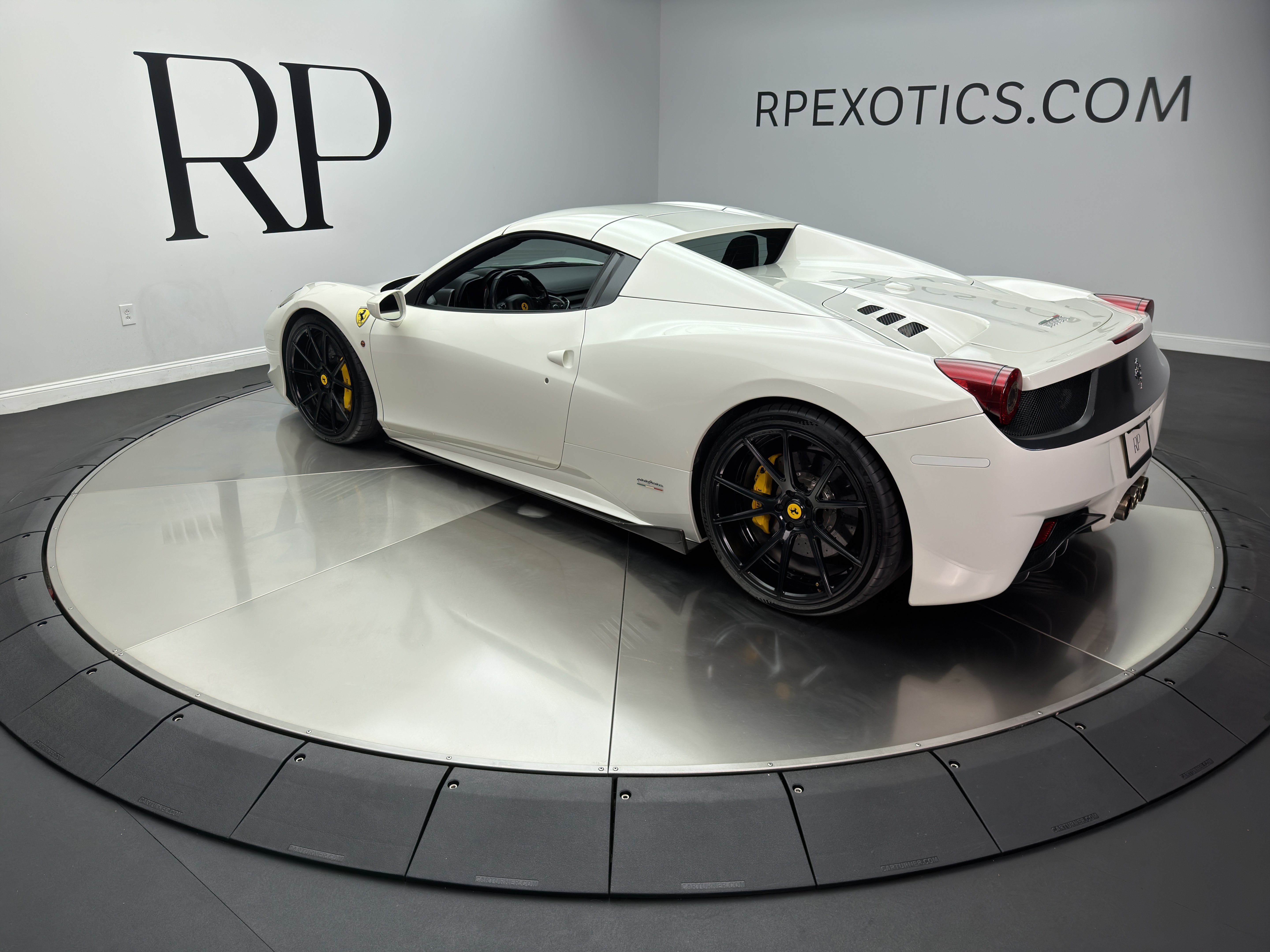 Used 2014 Ferrari 458 Spider RWD image 15