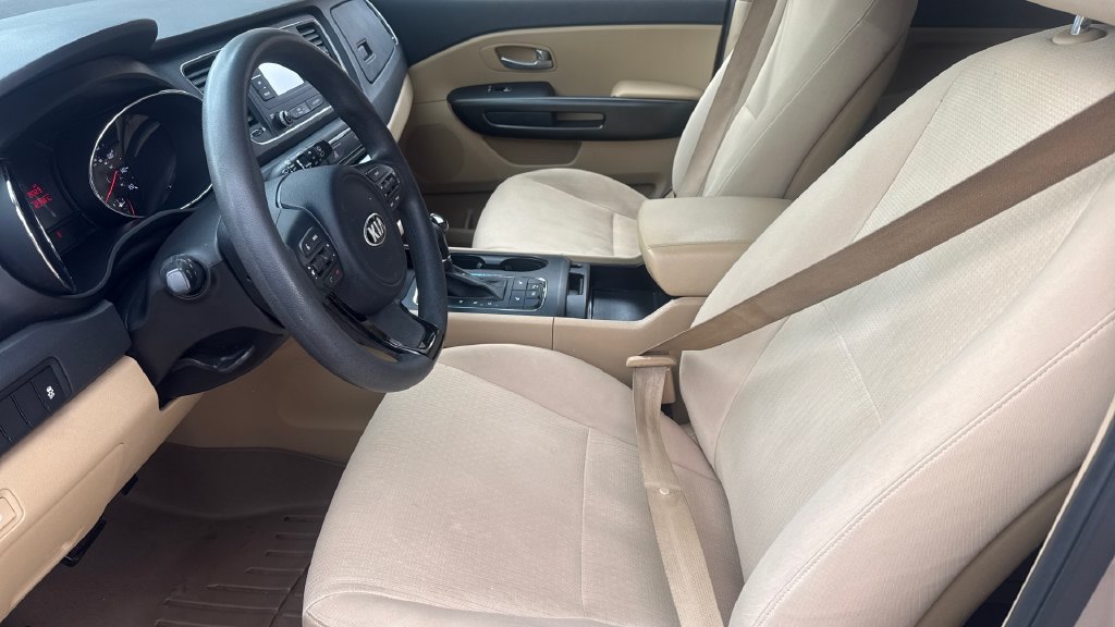Used 2016 Kia Sedona LX w/ LX Convenience Package FWD image 9