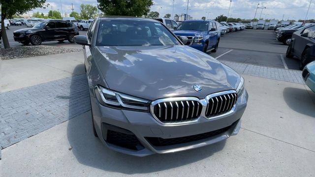 Used 2022 BMW 530e xDrive w/ Premium Package AWD/4WD image 4