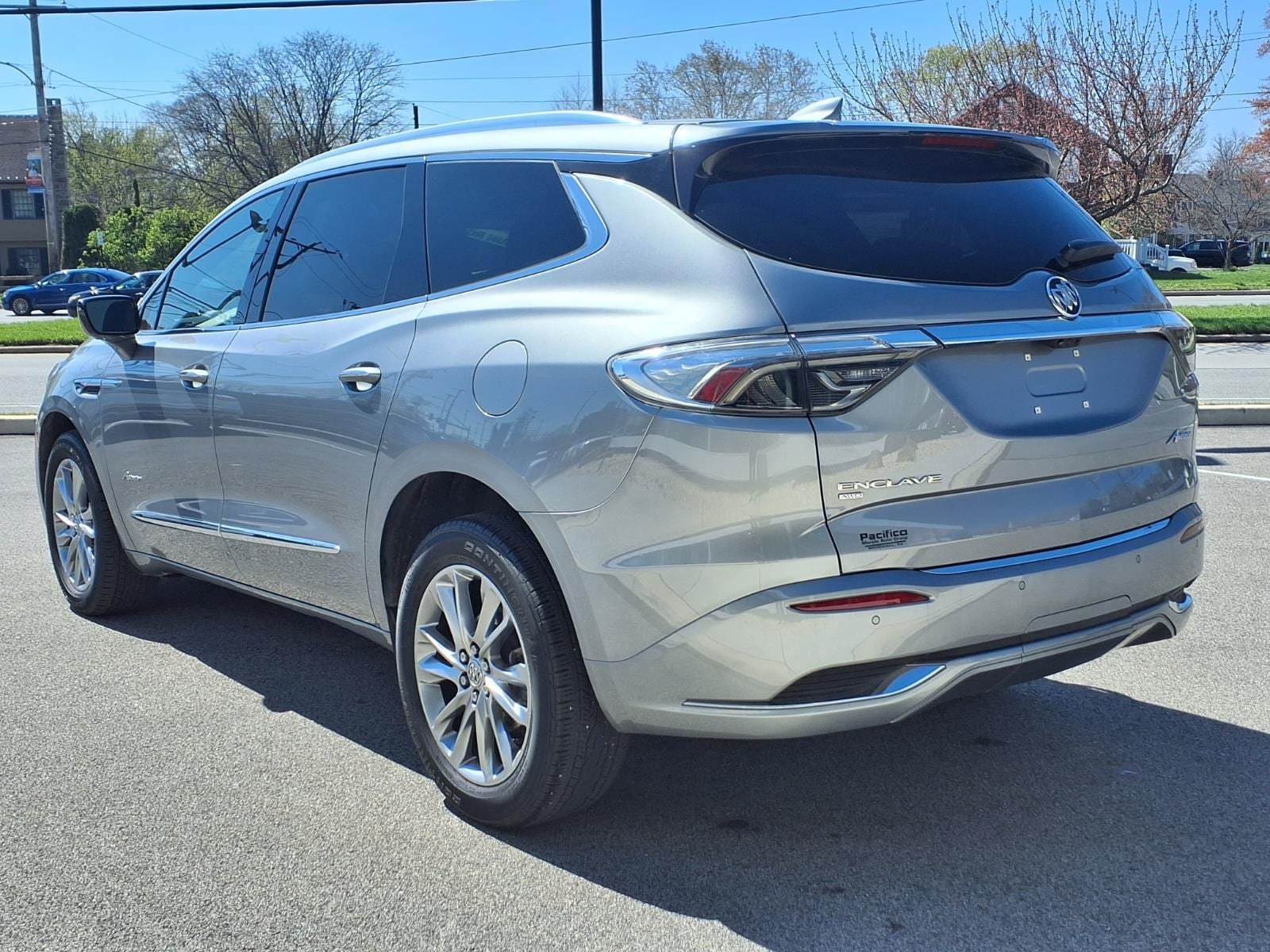 Used 2023 Buick Enclave Avenir w/ Avenir Technology Package AWD/4WD image 6