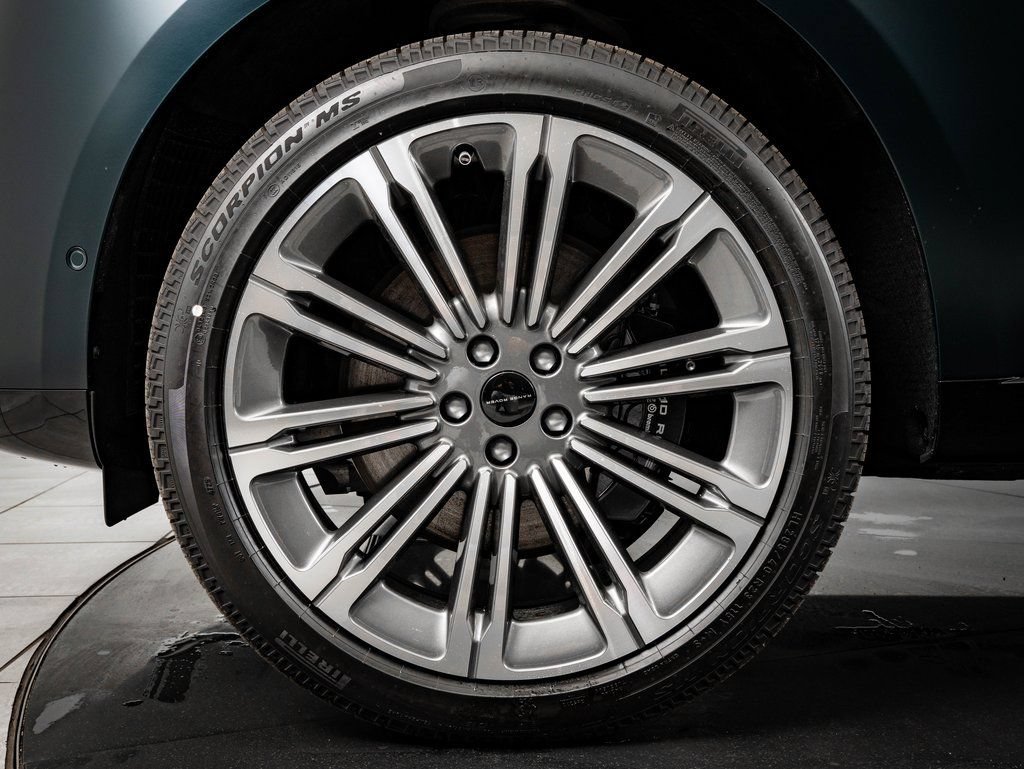 New 2026 Land Rover Range Rover SV AWD/4WD image 13
