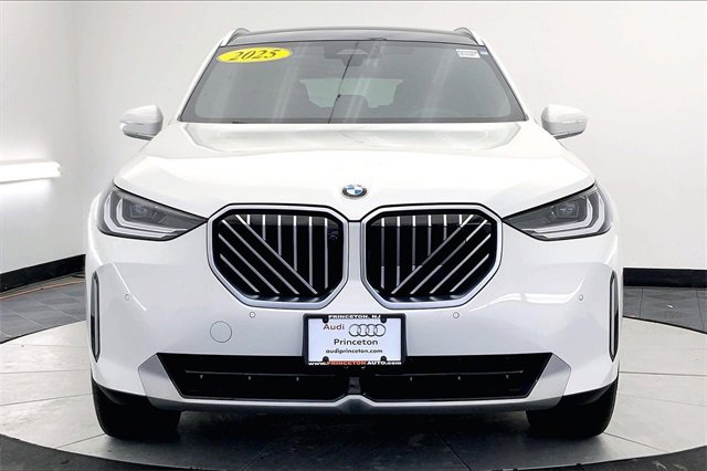 Used 2025 BMW X3 xDrive30i w/ Premium Package image 3