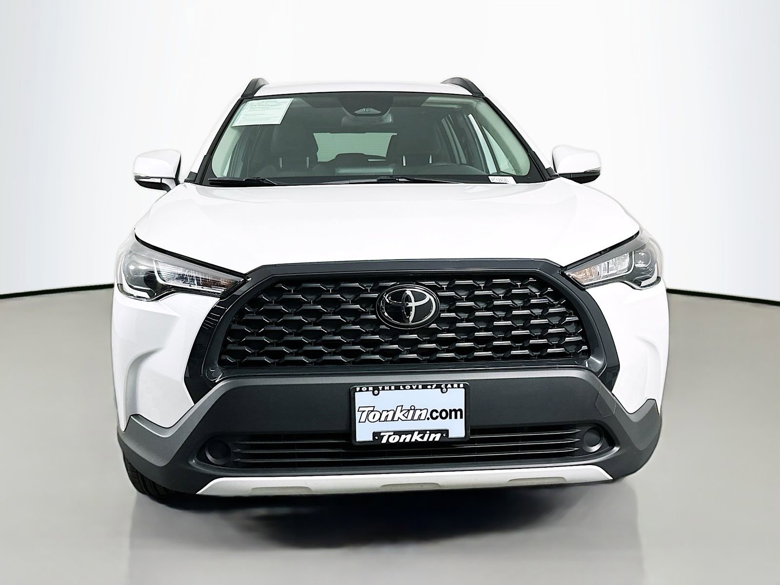 Certified 2024 Toyota Corolla Cross LE image 2