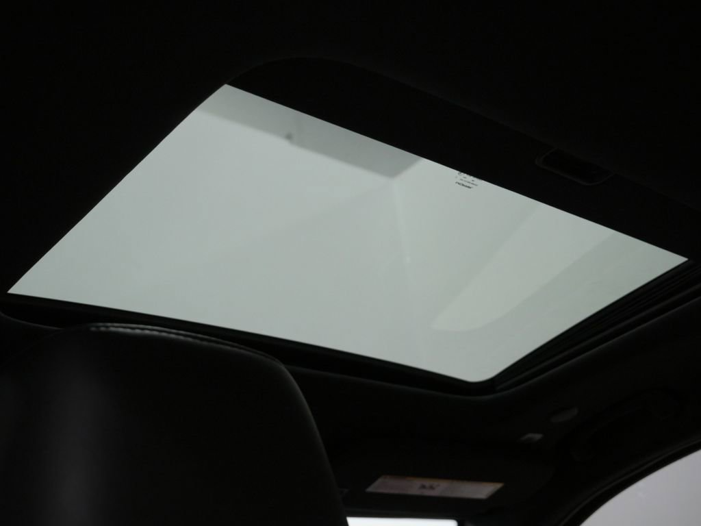 Used 2022 Dodge Durango R/T w/ Tow 'N Go Package AWD/4WD image 4