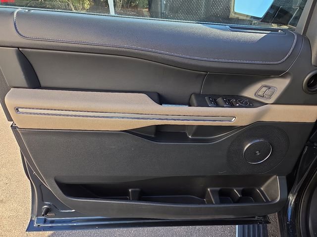 Used 2022 Ford Expedition Limited image 13