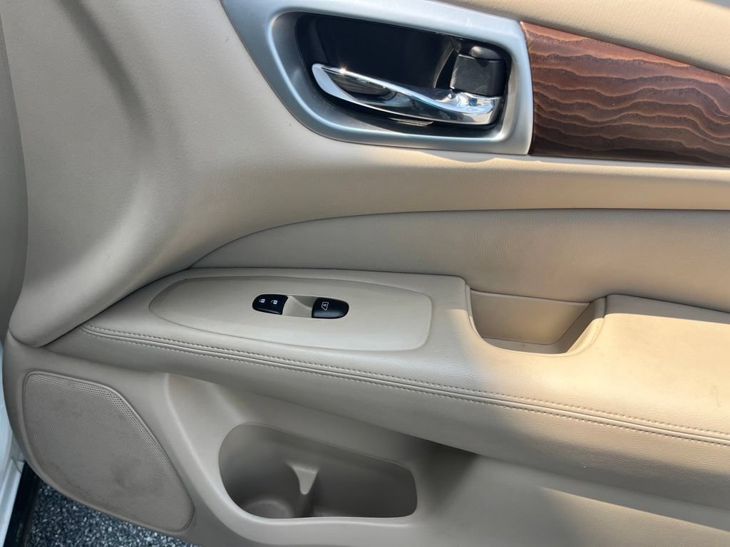 Used 2017 Nissan Pathfinder Platinum FWD image 33